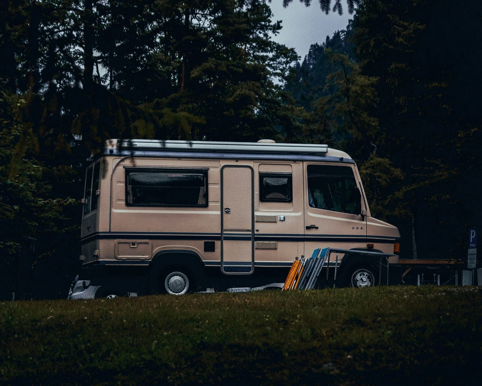 Knaus Sky TI 650 — Semintegrale mansardato compatto