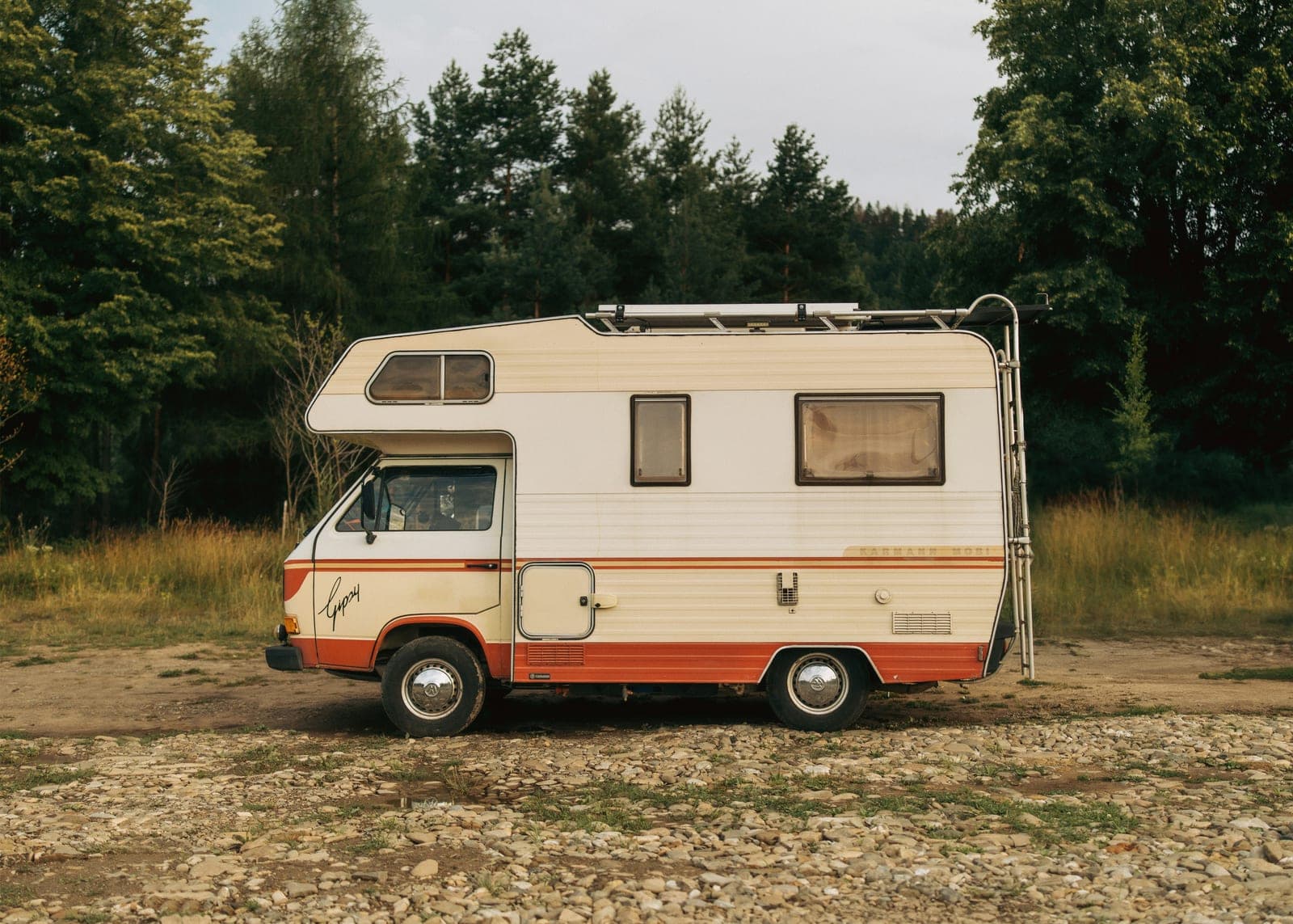 Knaus Sky TI 650 — Semintegrale mansardato compatto